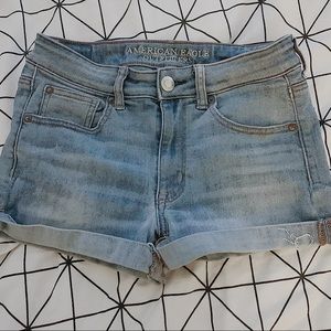LIGHT WASH JEAN SHORTS
